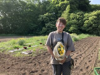 野菜や畑の個性を尊重したい～ひきこもり経験から農家としての挑戦へ「あきちゃんのやさい」を取材しました